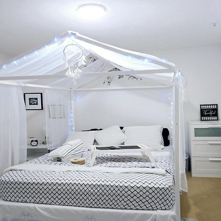 Lovely Cozy Room! With Attached Private Bath In The Heart Of Vancouver! Private Parking & Self Check-In! Екстер'єр фото