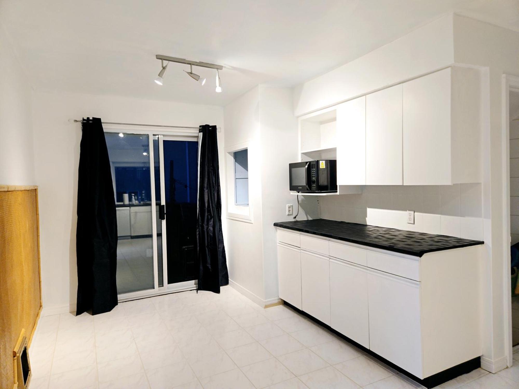 Lovely Cozy Room! With Attached Private Bath In The Heart Of Vancouver! Private Parking & Self Check-In! Екстер'єр фото