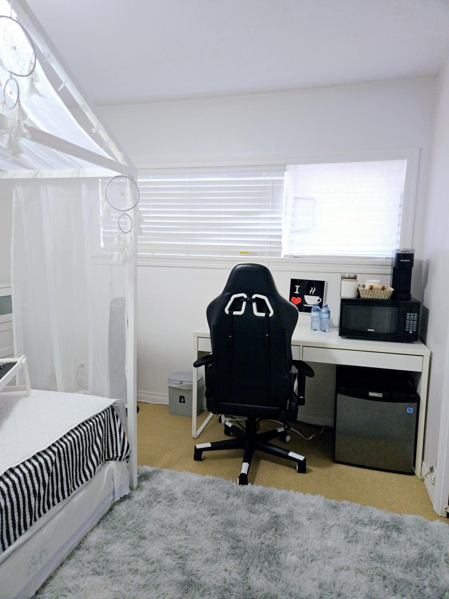 Lovely Cozy Room! With Attached Private Bath In The Heart Of Vancouver! Private Parking & Self Check-In! Екстер'єр фото