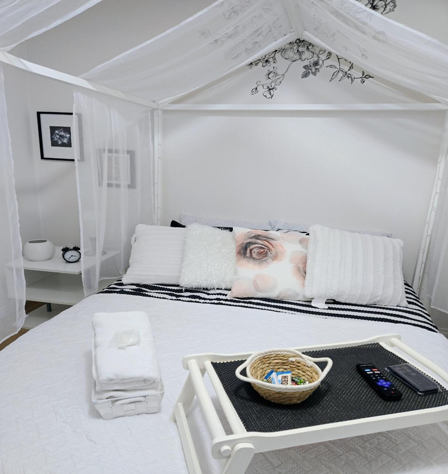 Lovely Cozy Room! With Attached Private Bath In The Heart Of Vancouver! Private Parking & Self Check-In! Екстер'єр фото